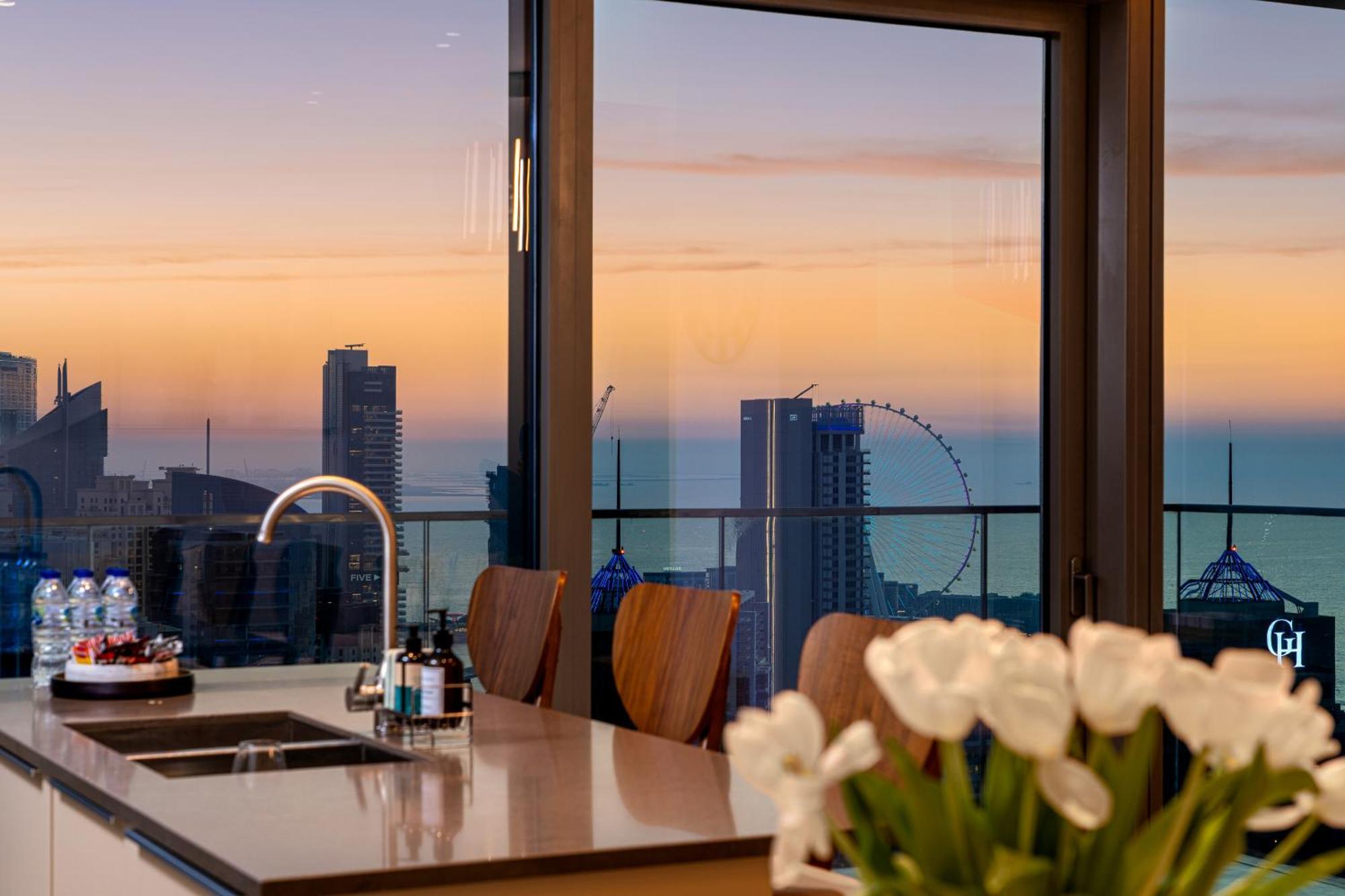 Apartment Marina Gate Luxury Full Marina & Sunset Sea Views